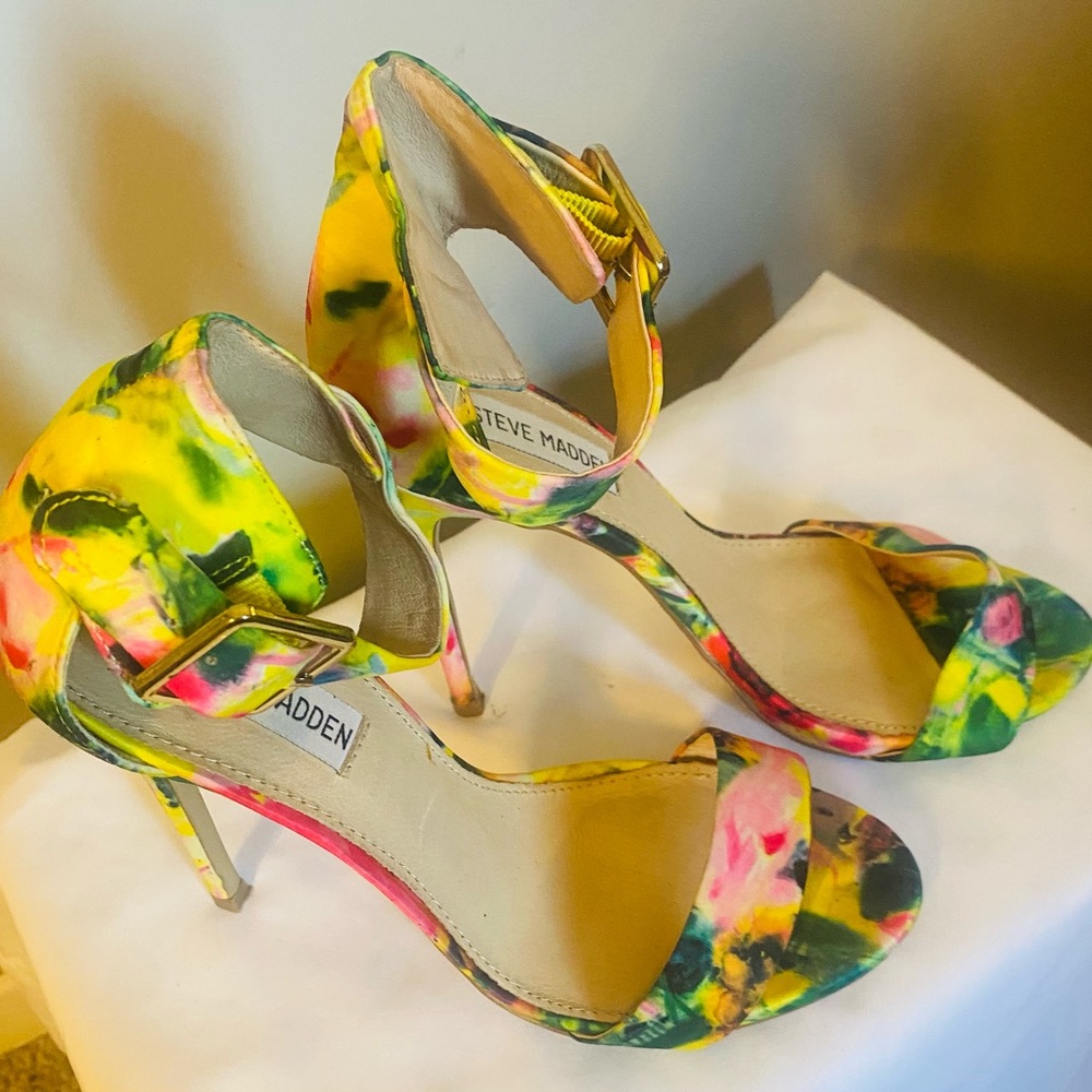 Steven Madden floral sandals - Picture 3 of 3